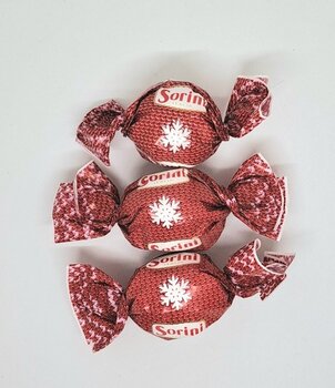 1 Kg. Pralines rode kerst wikkel sneeuwvlok