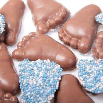12 blauwe Babyvoetjes chocolade met musket 100gram