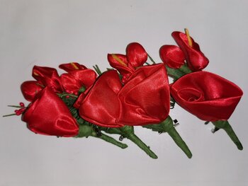 4 corsage satijn rood