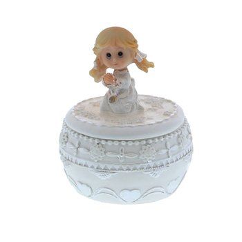 biddend meisje op bonbonniere