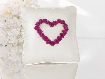 ringkussen ivoor met fuchcia hart