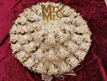 taart met ringen en bloemen